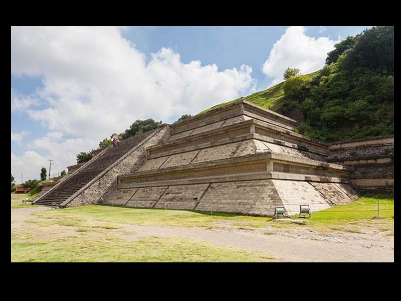 La Pyramide de Cholula est 4 fois plus grande que celle de Khéops et est enterrée sous une montagne mexicaine Sans_490