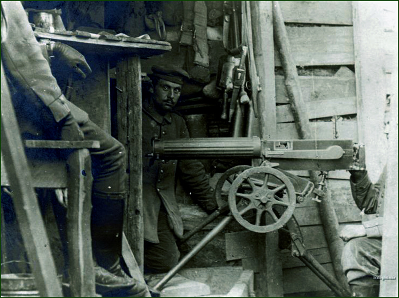 Pelle Allemande modèle 1917 servant de MG08/15  Pelles10