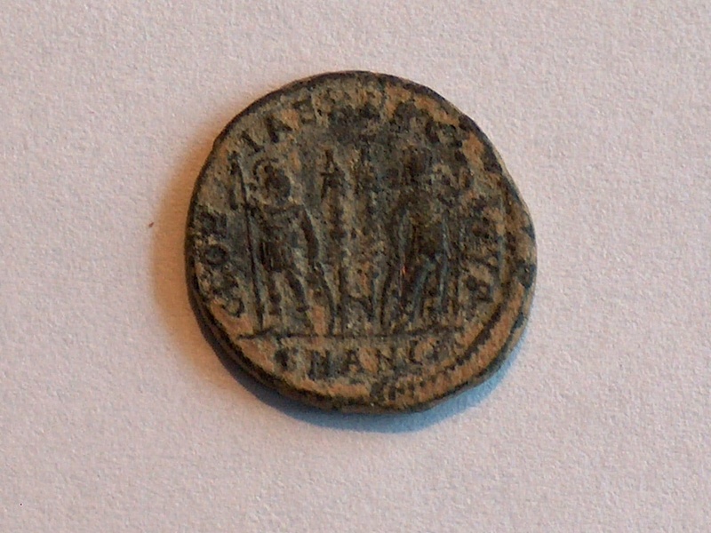 Identification romaine 38 Constantin II  GLORIA EXERCITVS an 38f11