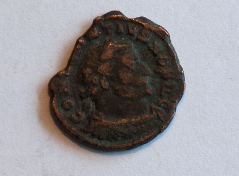 Identification romaine 4 follis de Constance Chlore César  Hpim0333