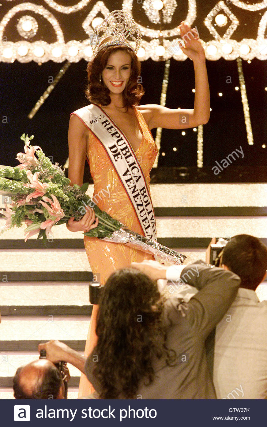 claudia moreno, 1st runner-up de miss universe 2000. - Página 2 Claudi22