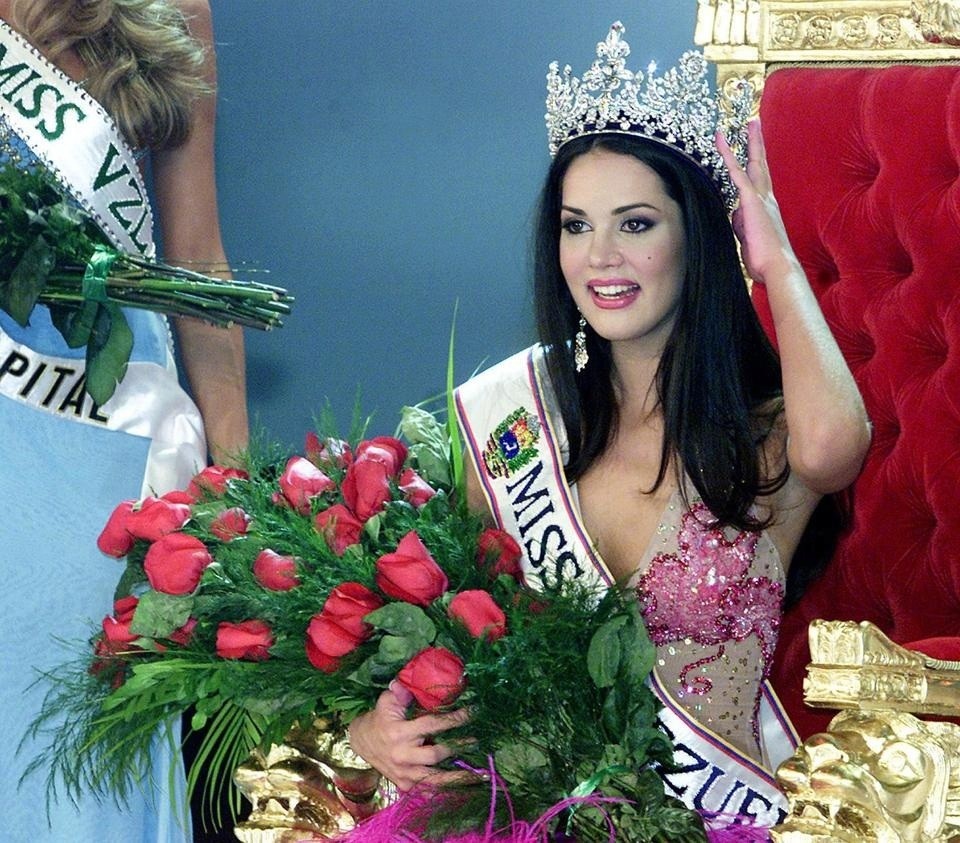 monica spear, top 5 de miss universe 2005. † - Página 8 Fl-es-10