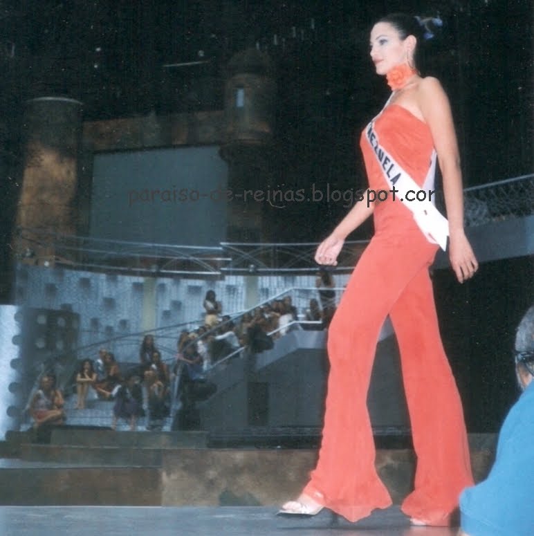 eva ekvall, 3rd runner-up de miss universe 2001. † - Página 2 Miss2b16