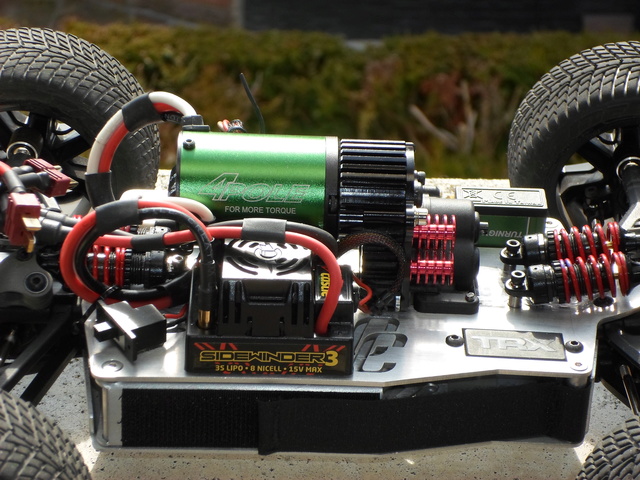 E-Revo's 1/16 Brushless 3S (380/540) Sam_0014