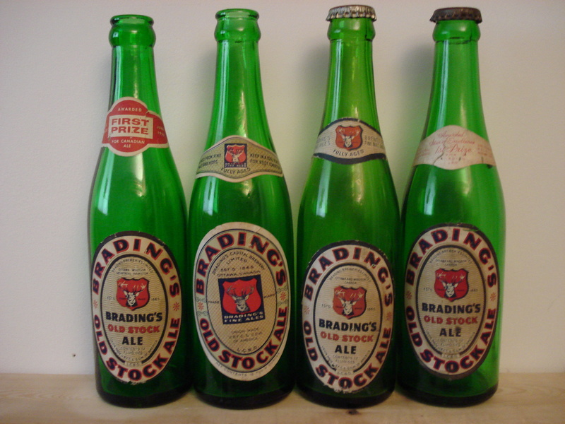 La bière Brading, bouteilles et objets de brasserie. 00510