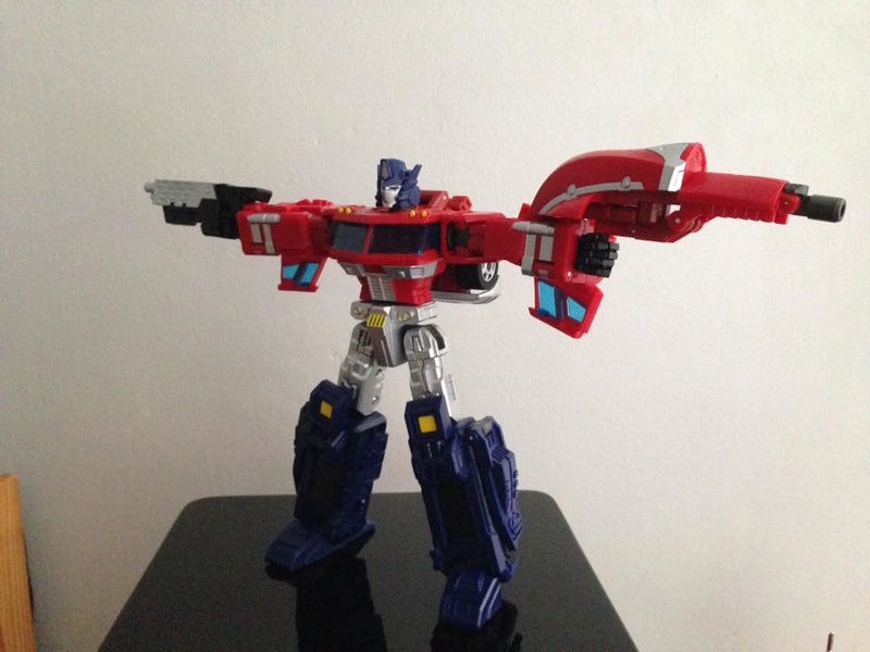 Anciennes revues de jouets inactives #1: Cerberus, Miss Transformers, Ryuzo, Sebtimus Zblex, Crosshairs, etc - Page 37 18881712
