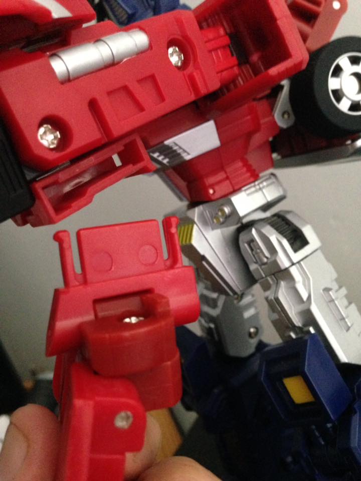 Anciennes revues de jouets inactives #1: Cerberus, Miss Transformers, Ryuzo, Sebtimus Zblex, Crosshairs, etc - Page 37 18893411