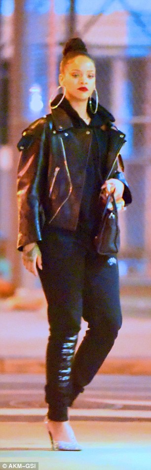 steal rihanna's style in black leather jacket 3cc95b10