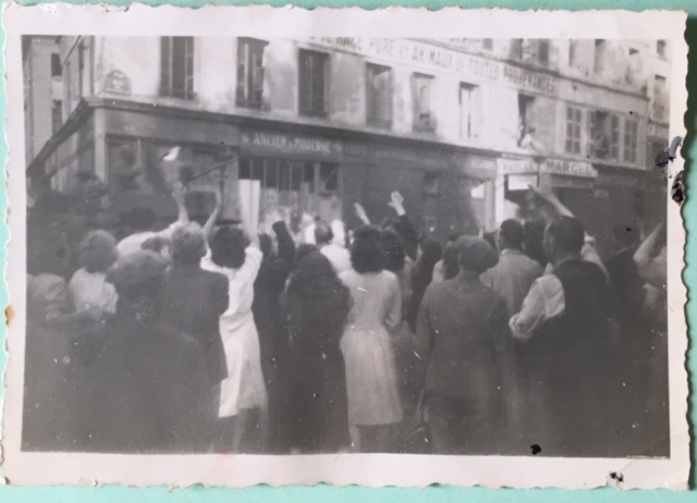 Photos inédites de la libération de Paris et femmes tondues à Houilles (78) 3813