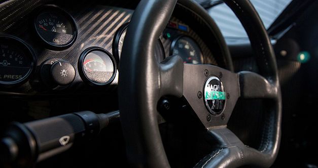 Une très rare Jaguar XJR-15 de 1991 en vente au Royaume-Uni. 1991ja27