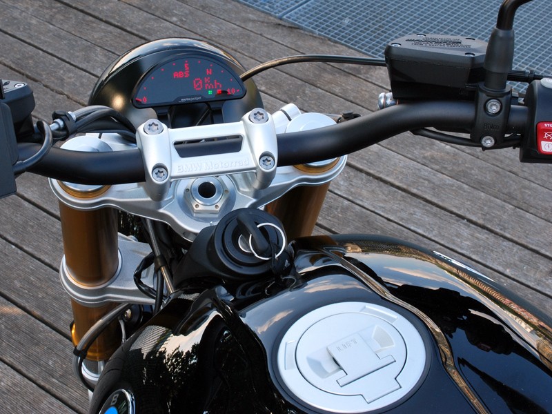 Avis Compteur GPS Speedhut VS Dashboard Pro Motogadget Motoga11