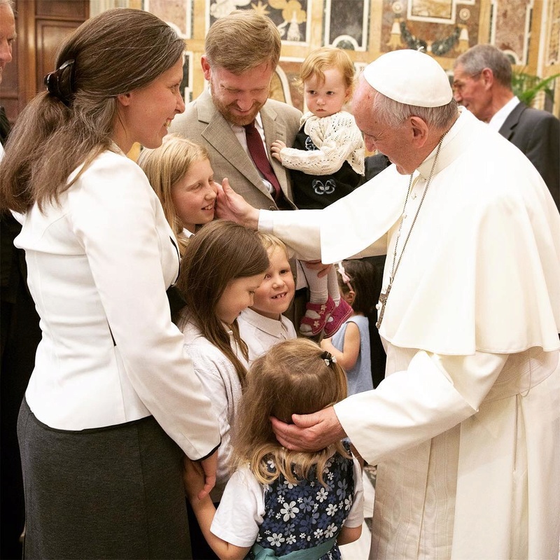 Le pape François sur instagram - Page 16 2017-076