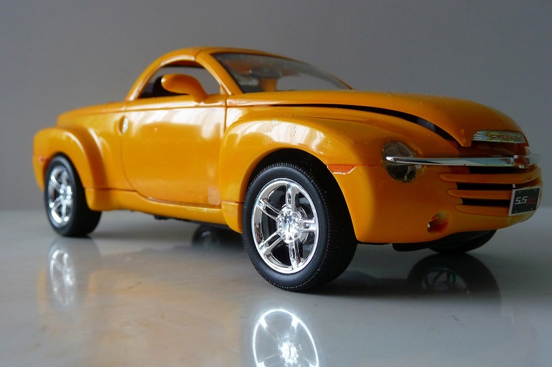 REVELL TRUCKS 1/25éme- CHEVY SSR Pickup réf= 85-7206 P1070222