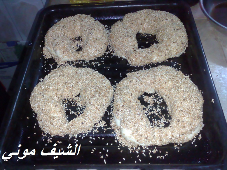 الخبز التركي بالسمسم من مطبخ الشيف موني بالصور 1110