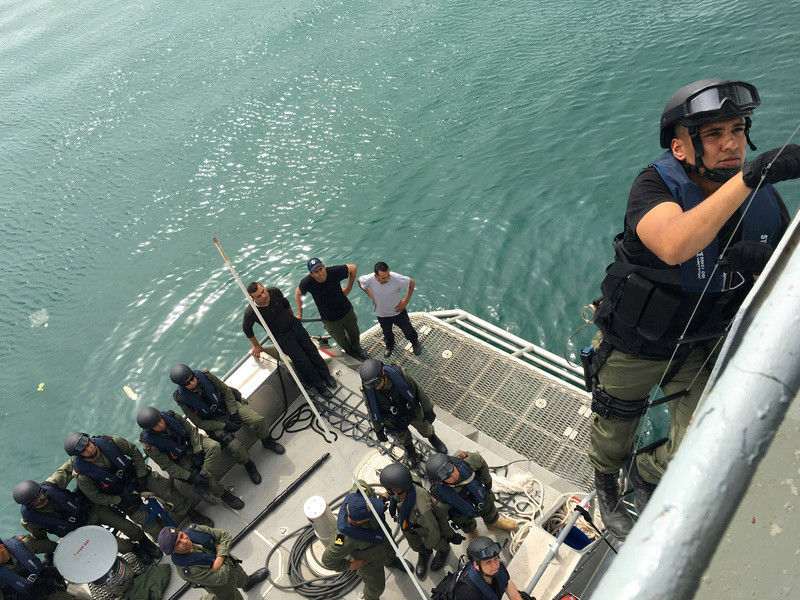 صور لتدريبات مشتركة بين بين طلائع جيش البحر التونسي والقوات الخاصة التابعة للبحرية الأمريكية. 610