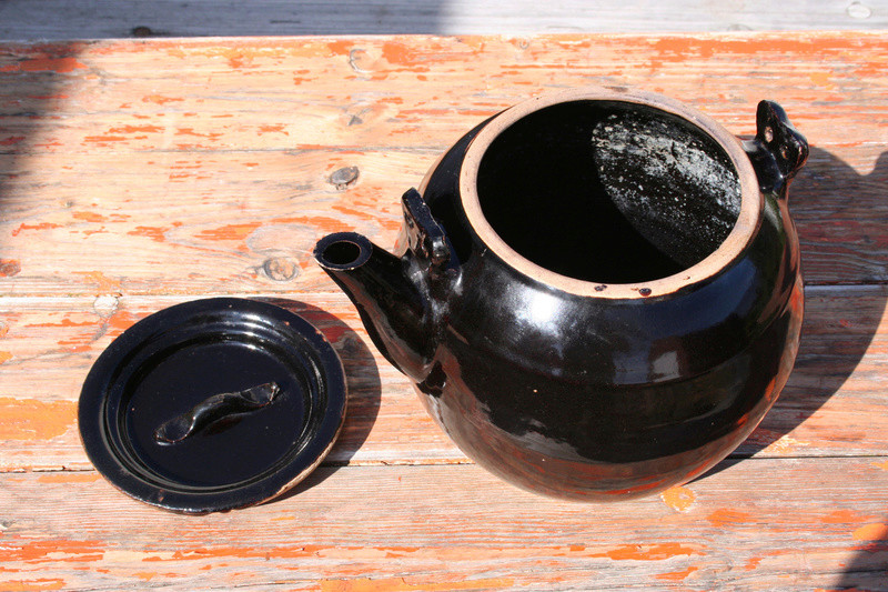 Large Tenmoku glaze teapot...Chinese? Img_0718