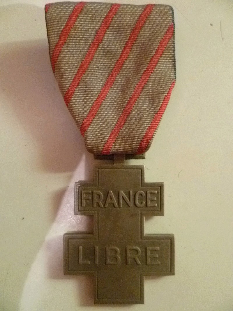 estimation médaille de l'ordre de la libération et médaille France libre P1010814