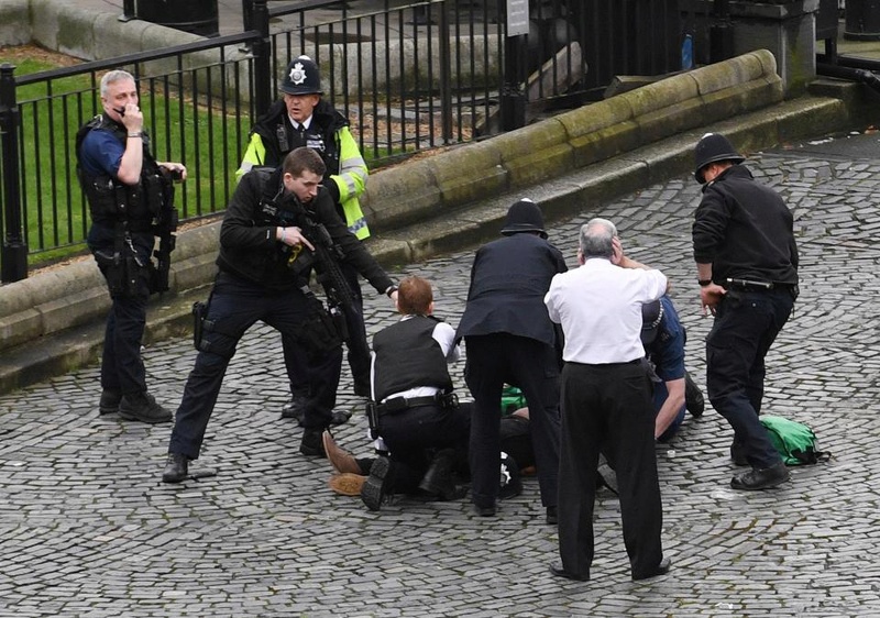 Londres : des coups de feu devant le Parlement britannique Londre12