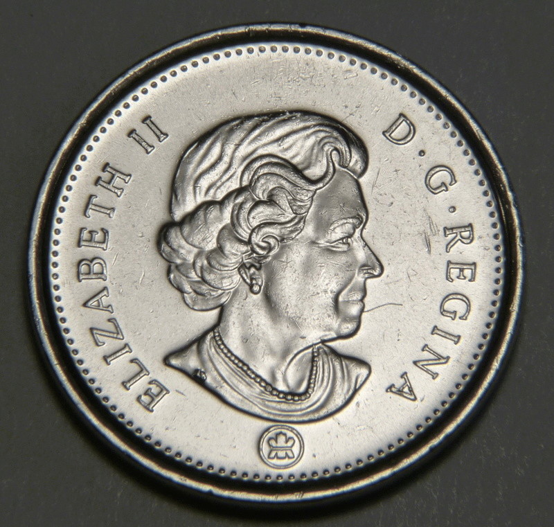 2009 - Coin fendillé sur le dos du castor + frappé à travers devant reine(Die crack+Struck Through) Ca_0_696