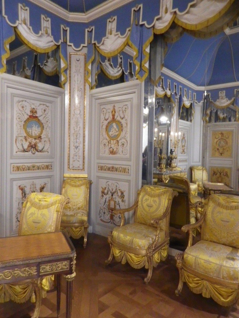 turc - Décors et meubles des boudoirs turcs du comte d'Artois : reconstitution au musée du Louvre Imgp6921