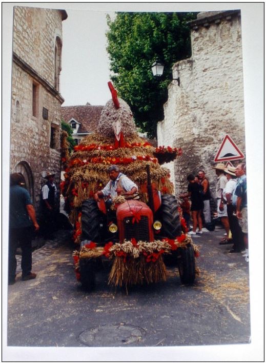 Corsos fleuris, défilés, cavalcades, chars et tracteurs décorés - Page 3 00183