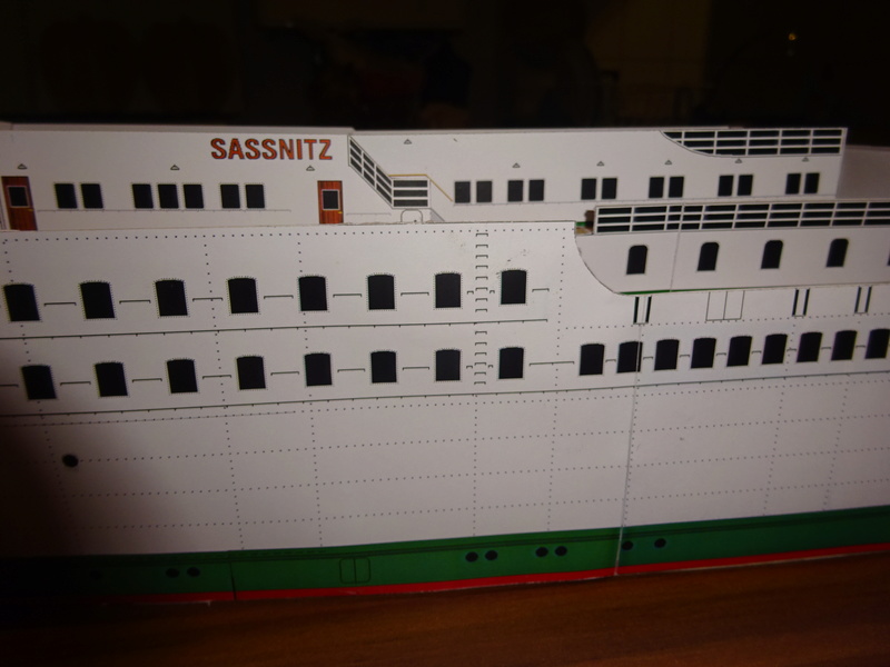 Fertig - Eisenbahnfähre "Sassnitz" von Cony's Kartonmodellbau, M 1:160 von Fleetmanager - Seite 2 Dsc03070