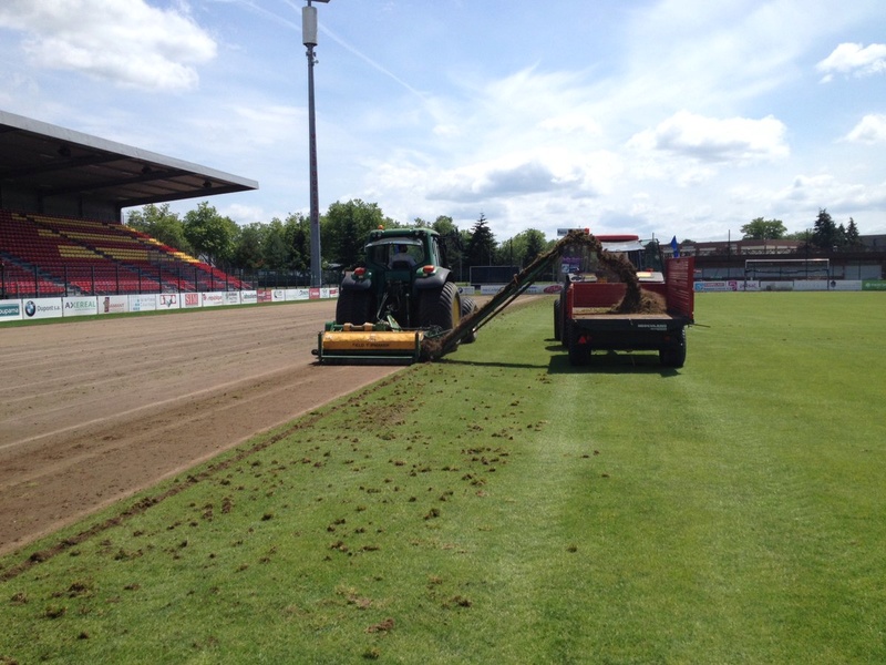 TRAVAUX STADE DE LA SOURCE - Page 23 Dbab6w10