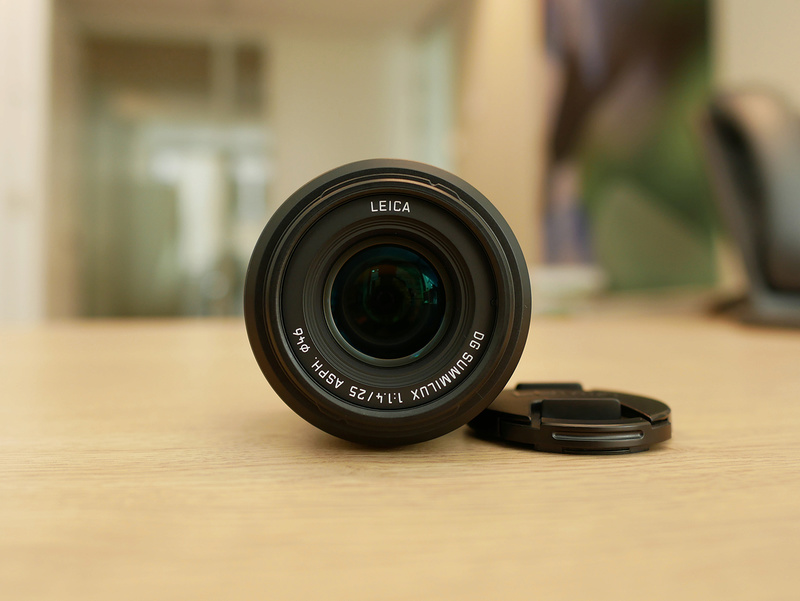 [VENDU] Panasonic Leica 25mm f1.4 + Pare-soleil HOOCAP 0110