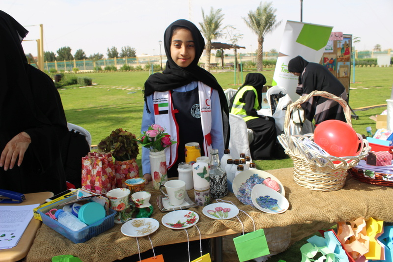 مشاركة طالبات الهلال فى فعالية يوم البيئة وعرض برنامج العمل التطوعى من خلال الاسر المتعففة Img_2910