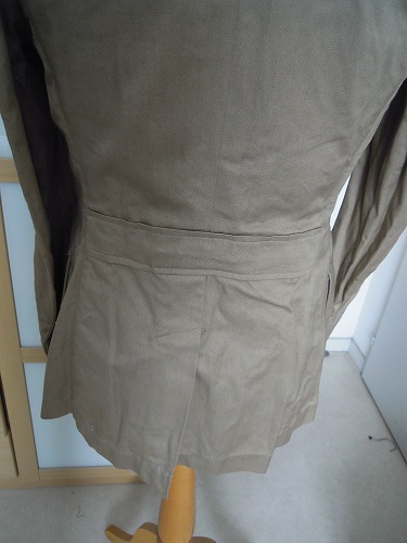 Vestes Françaises couleur sable époque Algerie a identifier Dscn6630