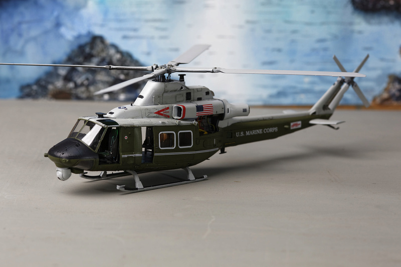 UH-1Y VENOM 1/48 Kitty Hawk _ano5210