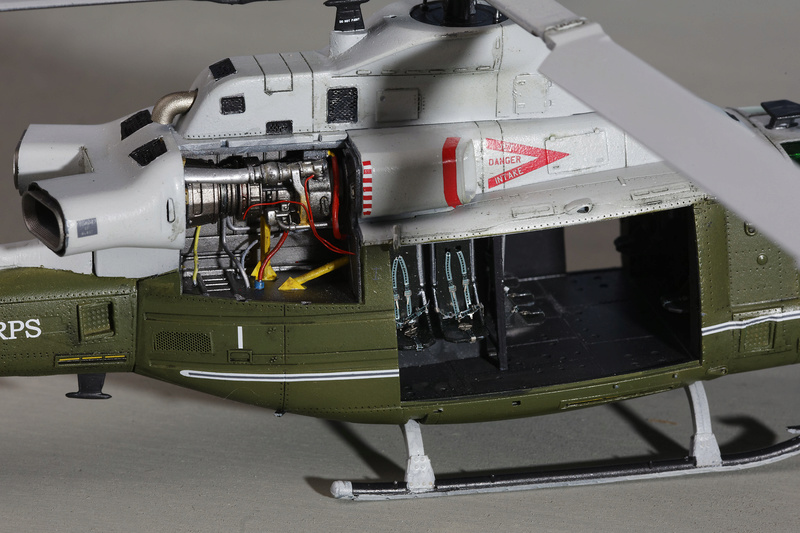 UH-1Y VENOM 1/48 Kitty Hawk _ano5213