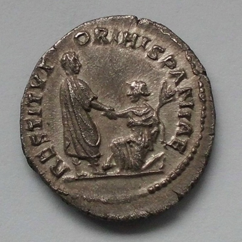 Denario de Adriano RESTITVTORI HISPANIAE - Adriano alzando a Hispania arrodillada. Ceca Roma. Cimg3116