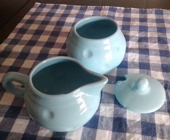 Ceramic milk jug + sugar bowl bubble pattern? Img_2020