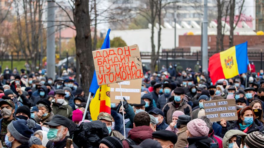Anticomunismo en Moldavia: Prohiben el símbolo de la hoz y el martillo. 379bb510