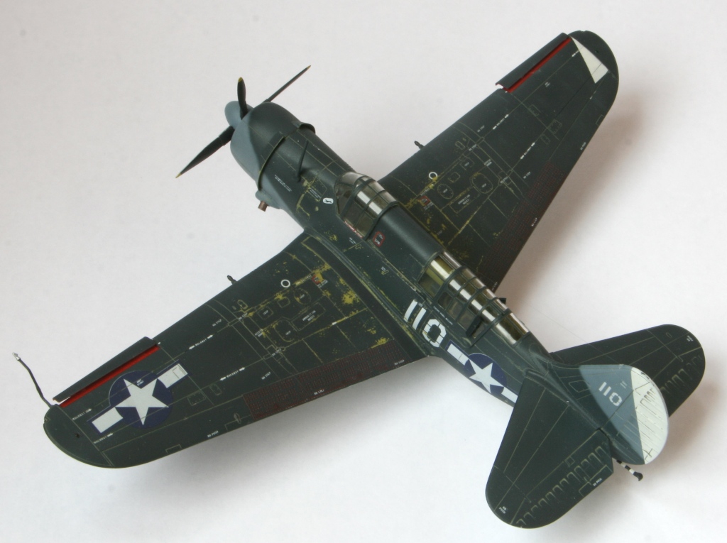 sb2c-4 helldiver 1/72 academy Img_5413