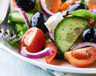 Salade grecque minceur tomates, feta et olives Shutte14