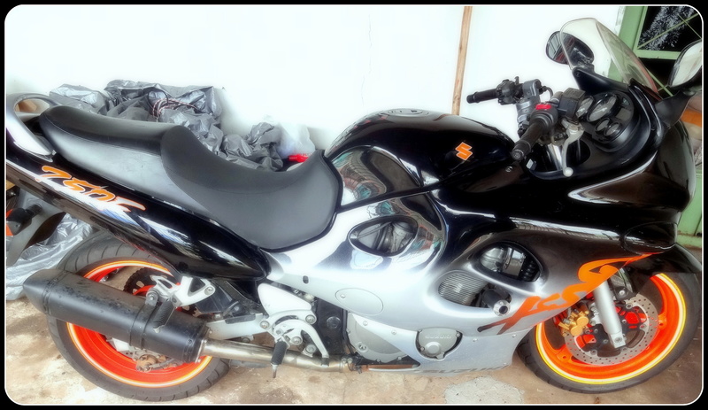 Pintura de GSX 750 F - Página 2 00110