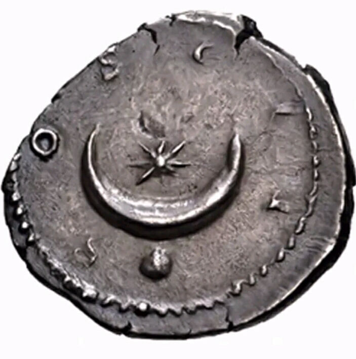 Denario de Adriano. COS III. Creciente lunar cobijando astro. Ceca Roma. Captur26