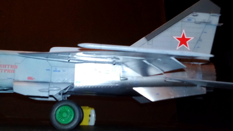 Mig-25 RBT 1/48 ICM Img_2050