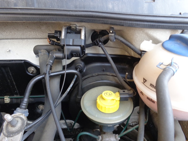 [ Seat Cordoba essence an 1999 ] Problème : coupure moteur en roulant Dsc02513