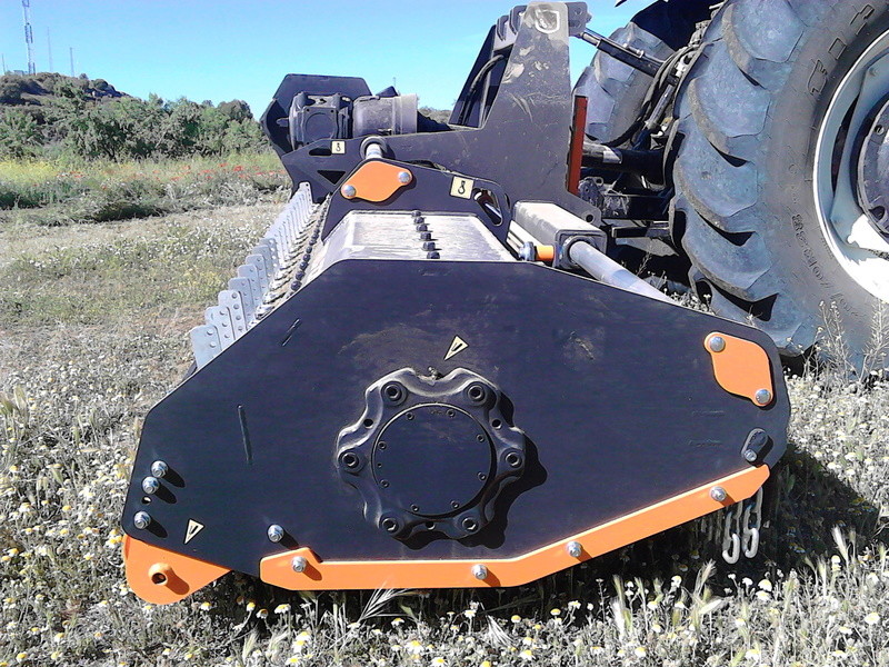¿Qué desbrozadora enganchada al tractor es mejor para la hierba? Img_2011