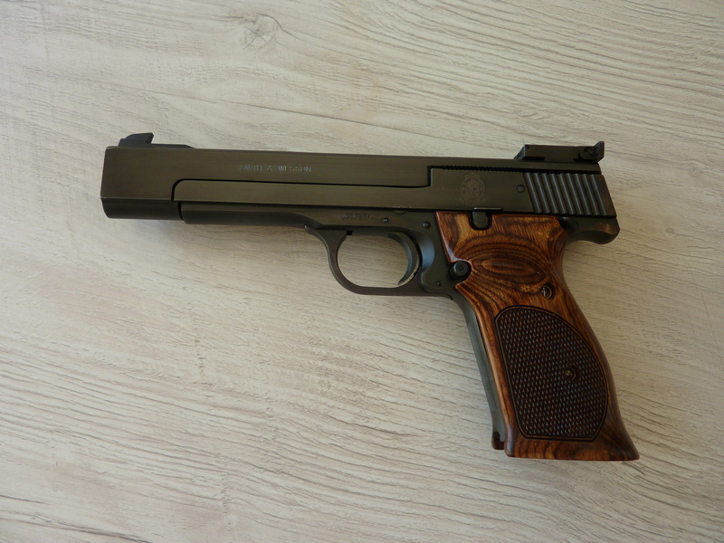 vos avis sur Smith & Wesson M 41 et pistolets comparables P1060510