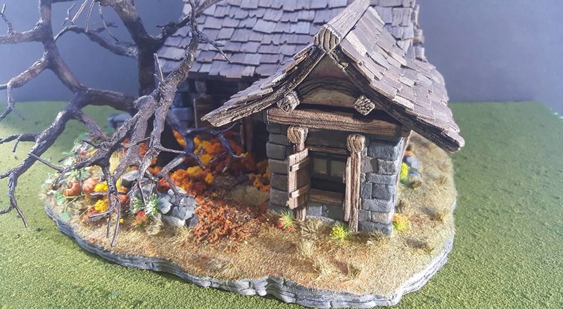 Small Cottage Diorama 13210