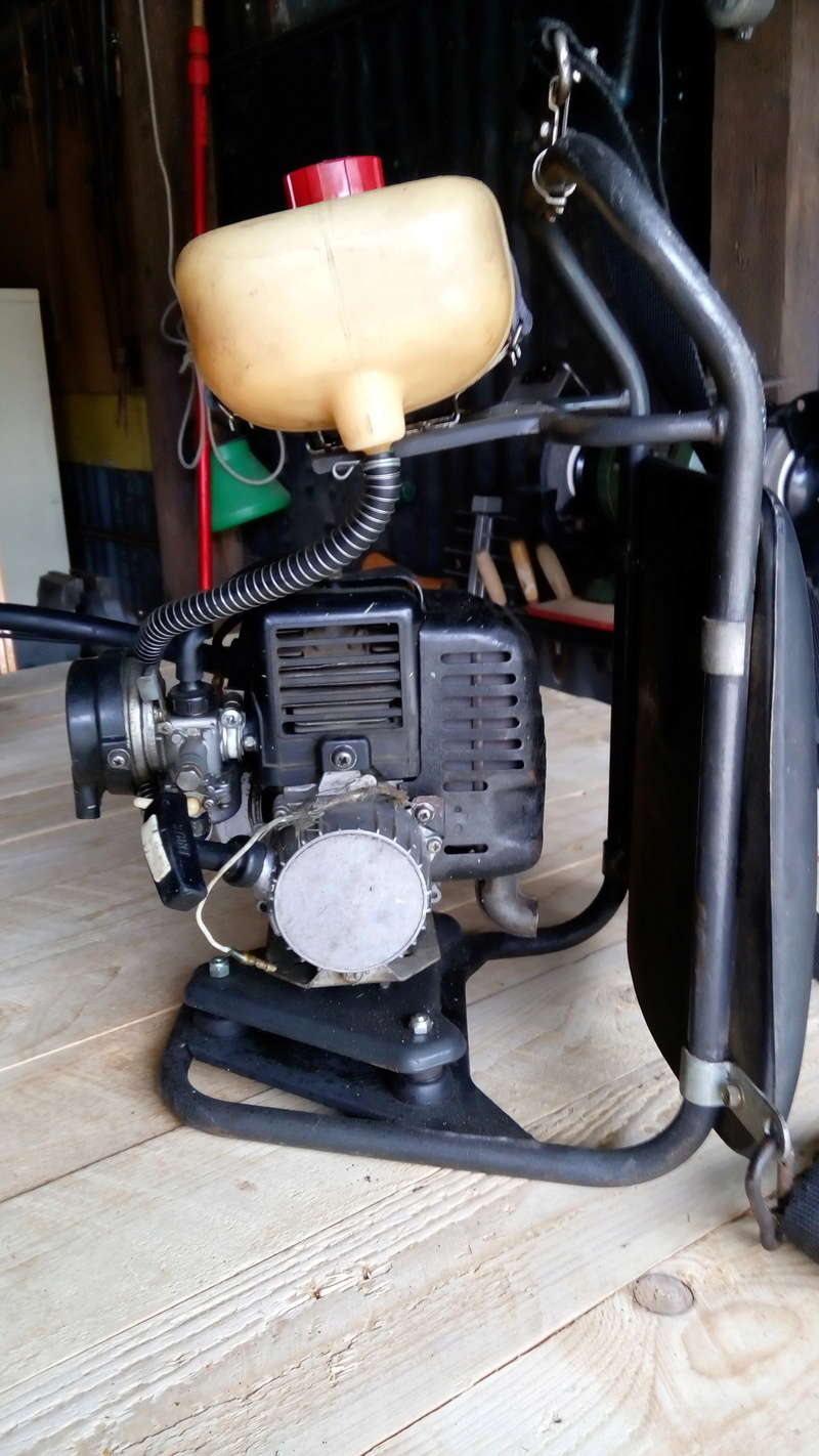 Decespugliatore senza marca. 210