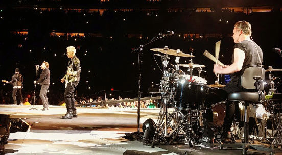 U2 en Houston recordando a las vìctimas de Manchester  Captur10