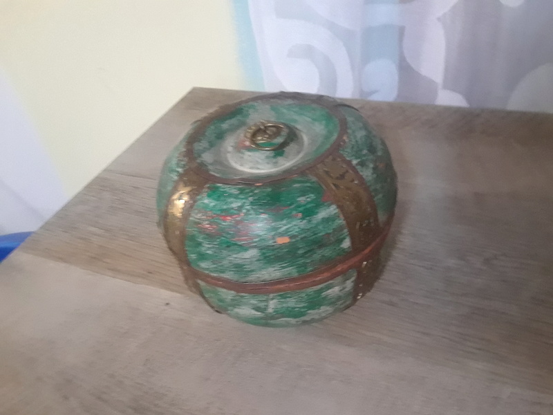 PLEASE Help me identify this unique piece Img_2015