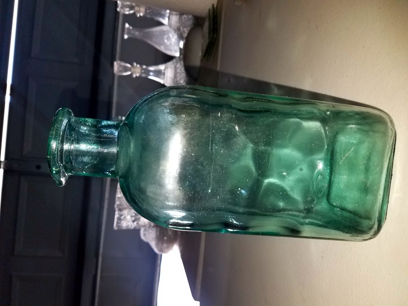 Green glass bottle. Glass ID please... 20170664