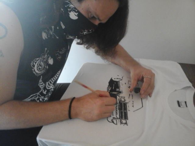 Artes nas camisetas ( Camisetas desenhadas e pintadas a mão 310