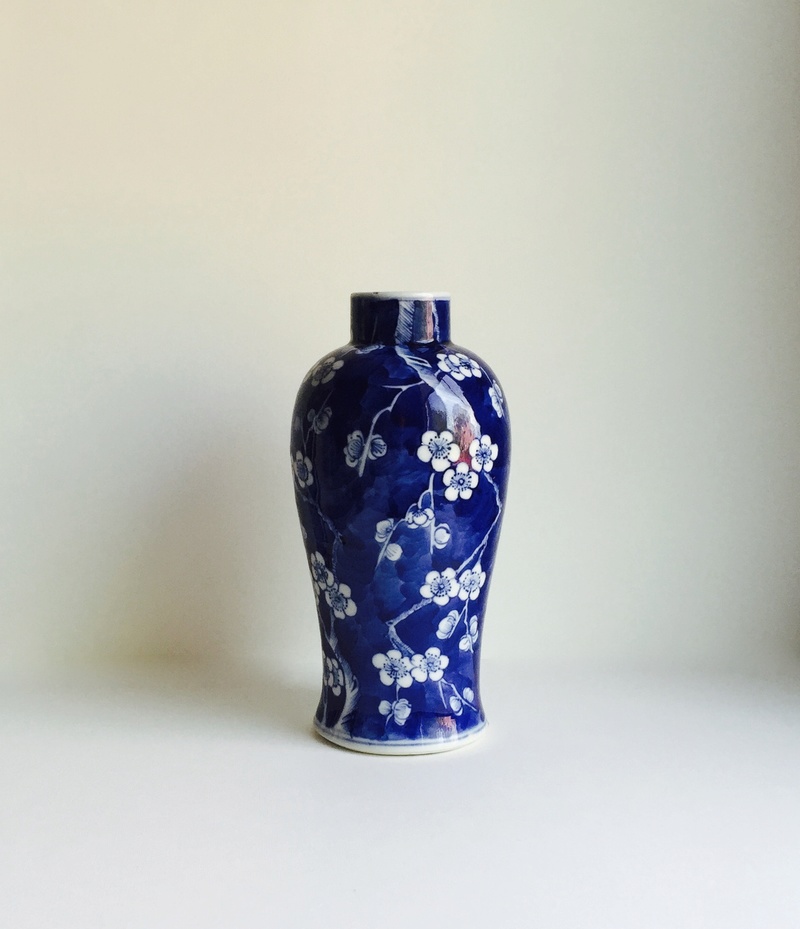 Chinese BLUE AND WHITE PRUNUS PATTERN VASE faux-KANGXI 4 CHARACTER MARK Img_8425